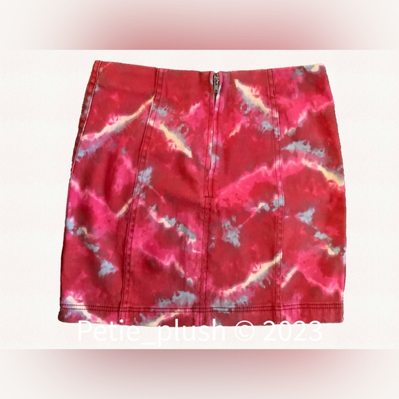 Free People - Femme Tie Die Denim Skirt - Flamingo - Women’s: Medium - Picture 4 of 5
